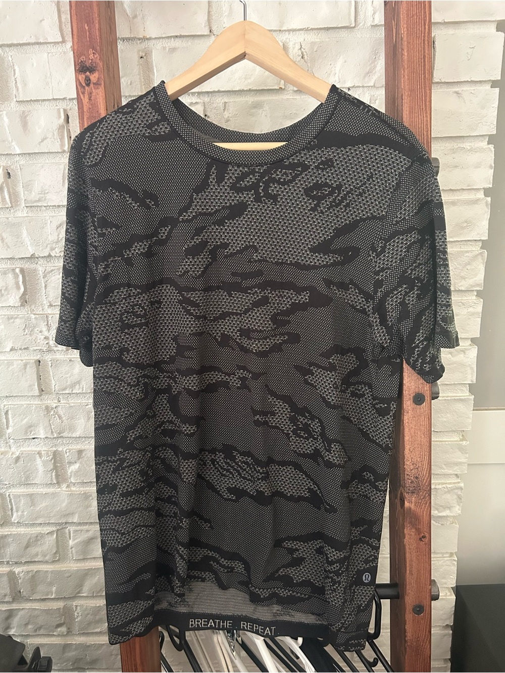 Lululemon Mens Metal Vent Breathe City Edition Paris Camo Size L